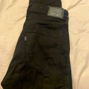 Black Levi’s jeans size 26 skinny